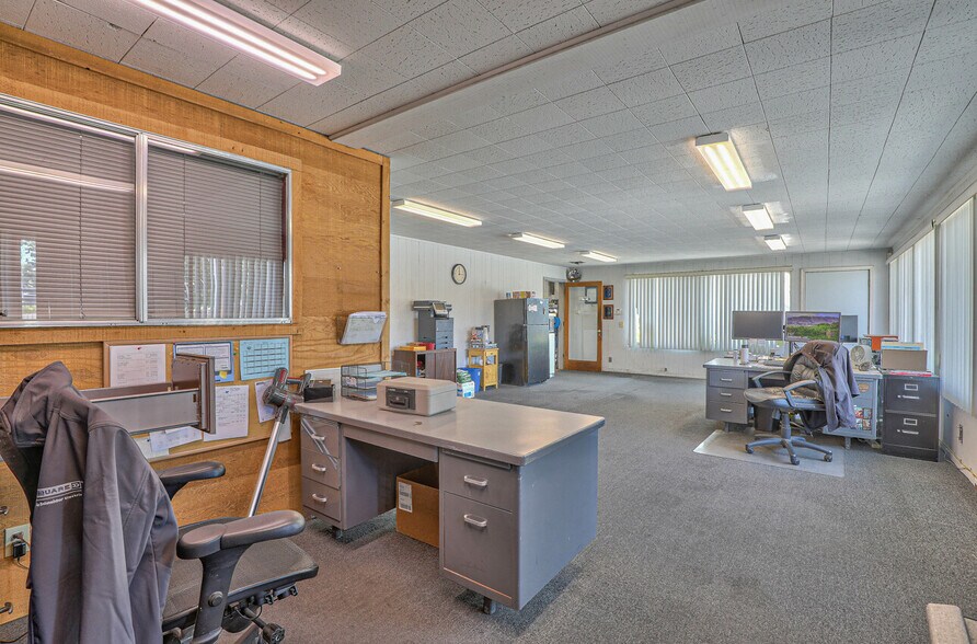 More Photos Of 50 Chamberlain St, Salinas Warehouse For Sale