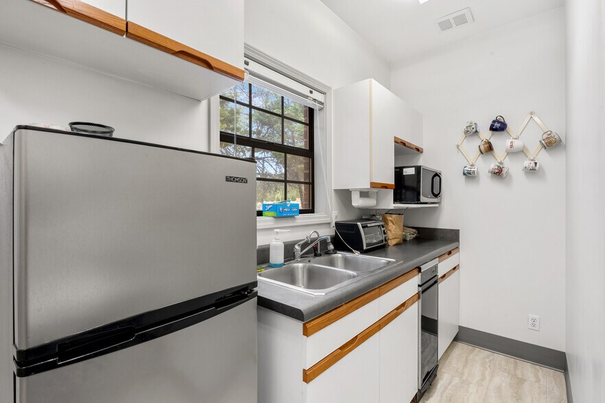 More Photos Of 3221 W Governor John Sevier Hwy, Knoxville Medical For Lease