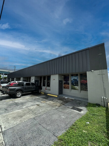 More Photos Of 2441-2481 NW 72nd Ave, Miami Warehouse For Lease
