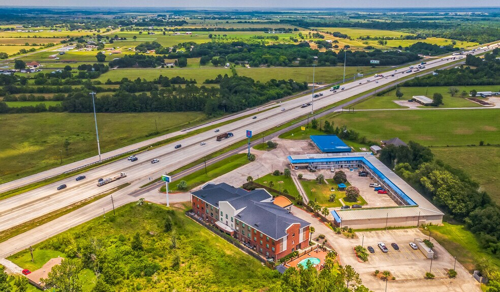 More Photos Of 46300 Interstate 10, Winnie Hotel For Sale