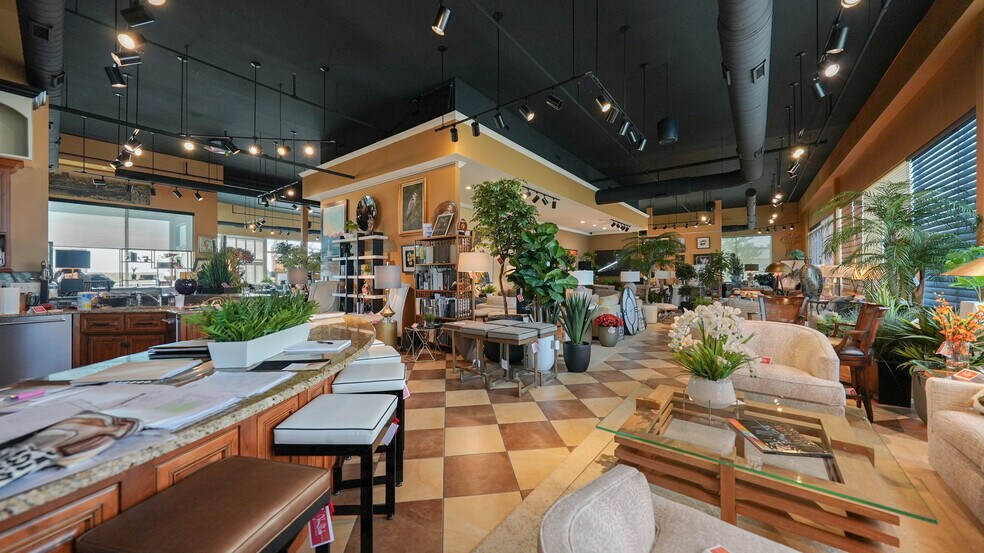 More Photos Of 2265 Bagnell Dam Blvd, Lake Ozark Office For Sale