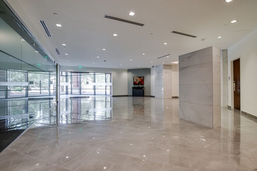 More Photos Of 14135 Midway Rd, Addison Office For Lease