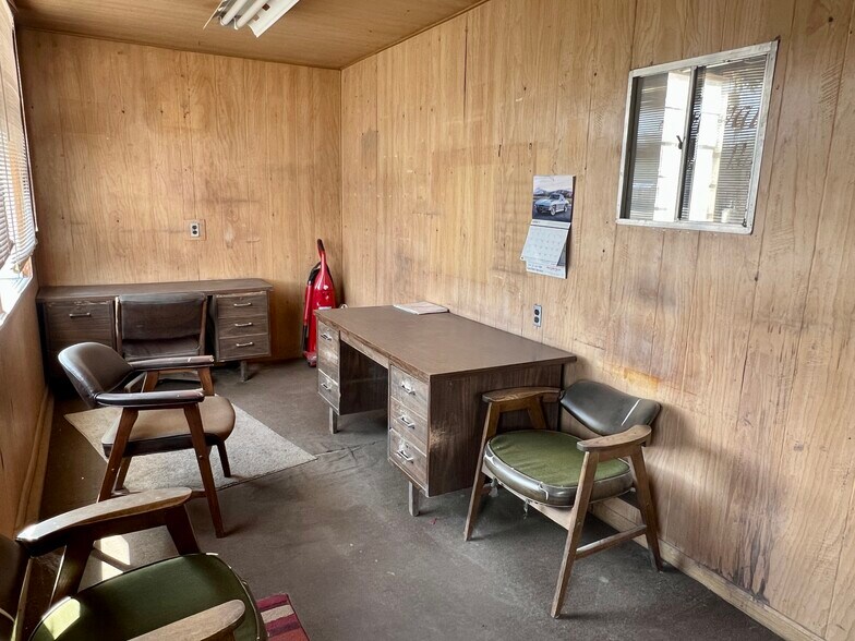 More Photos Of 524 Warren St, Thermopolis Industrial For Sale