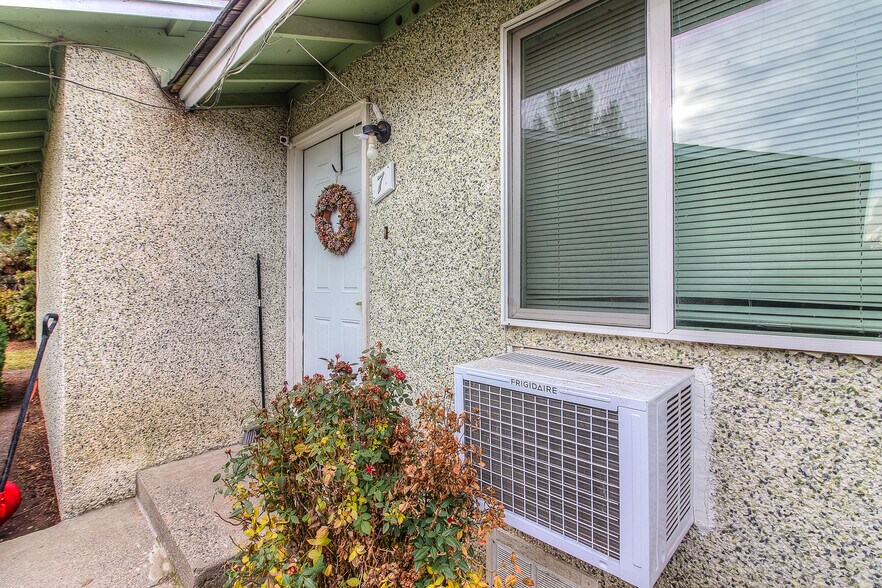 More Photos Of 1704 S 12th Ave, Yakima Apartments For Sale