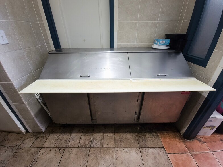 More Photos Of 15 Berkley Rd, Barnesville Restaurant For Sale