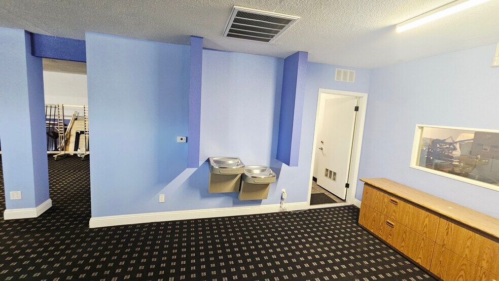 More Photos Of 306-308 Roberts Ln, Bakersfield Storefront Retail Residential For Sale