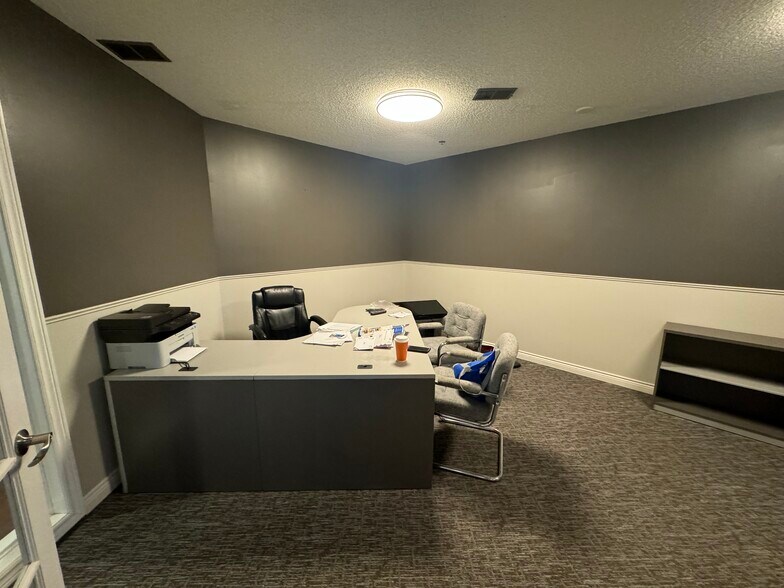 More Photos Of 725 Gibralter St, Norfolk Flex For Sale