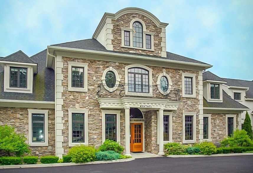 Primary Photo Of 2614 Boston Post Rd, Guilford Office Residential For Lease