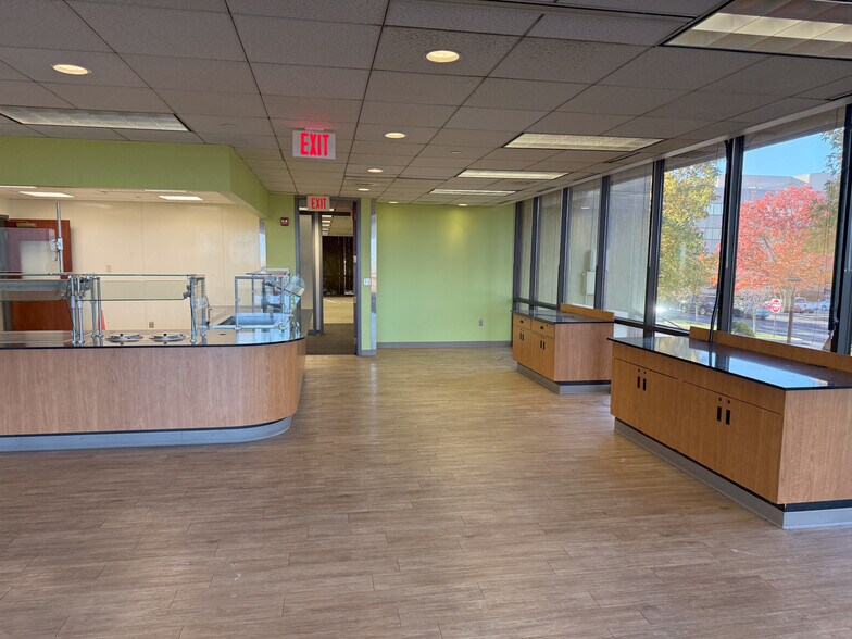 More Photos Of 730 Holiday Dr, Pittsburgh Office For Lease