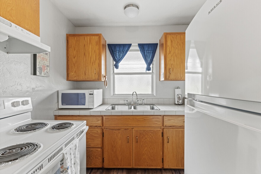More Photos Of 787 N Central Blvd, Coquille Hotel For Sale