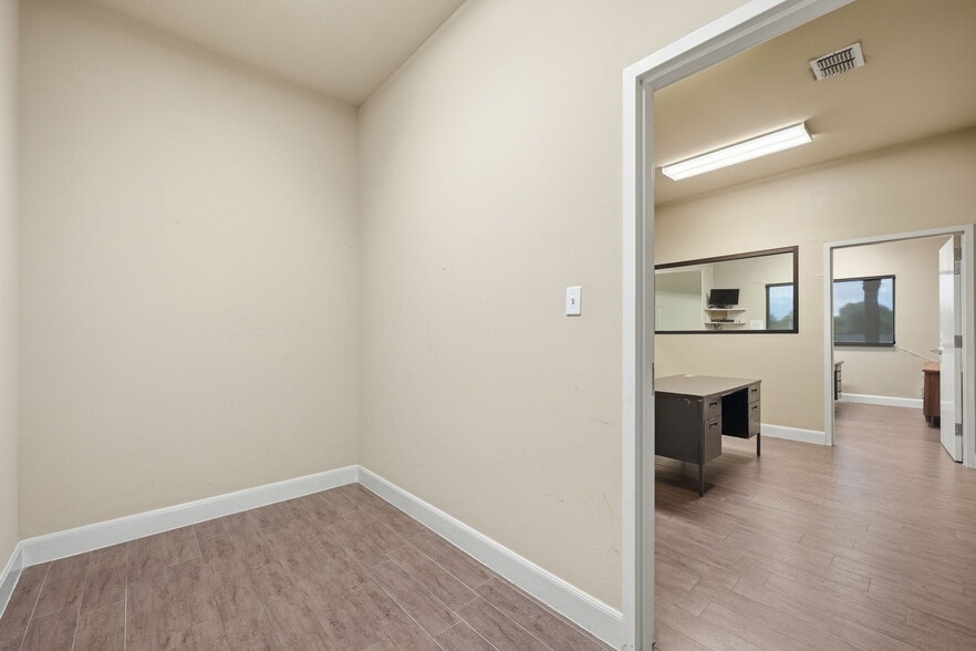 More Photos Of 5407 Interstate 35 Access Rd, San Antonio Land For Lease