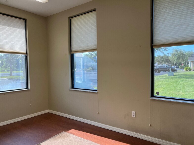 More Photos Of 1708-1718 Lexington Green Ln, Sanford Medical For Sale