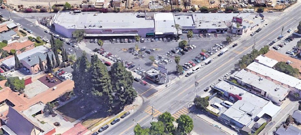 More Photos Of 10821-10859 Oxnard St, North Hollywood Unknown For Lease