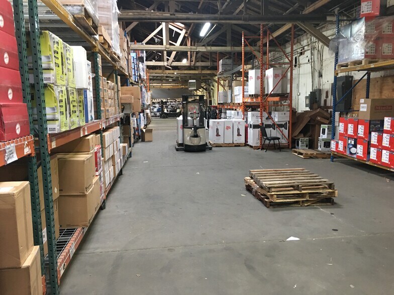 More Photos Of 539 Champion Rd, Jeffersonville Warehouse For Lease
