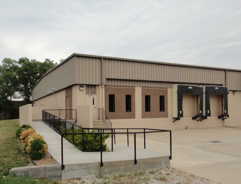 More Photos Of 11600-11630 W 85th St, Lenexa Warehouse For Sale