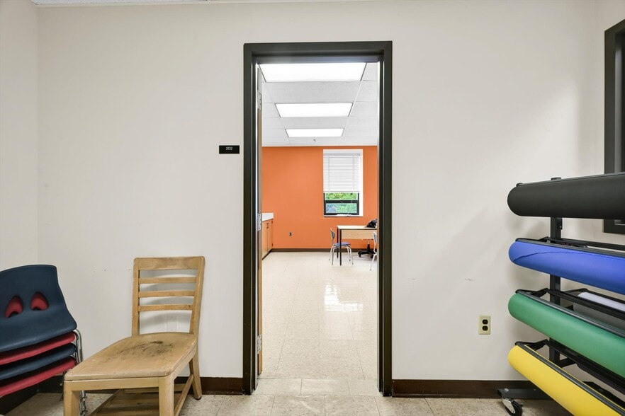 More Photos Of 855 Lincoln Ave, Northampton Office For Sale