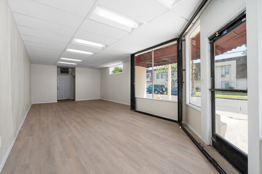 More Photos Of 12035 Magnolia Blvd, Valley Village Storefront Retail Residential For Sale