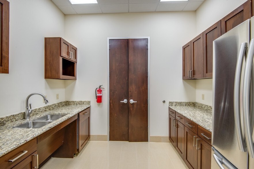 More Photos Of 1225 S Main St, Grapevine Loft Creative Space For Lease