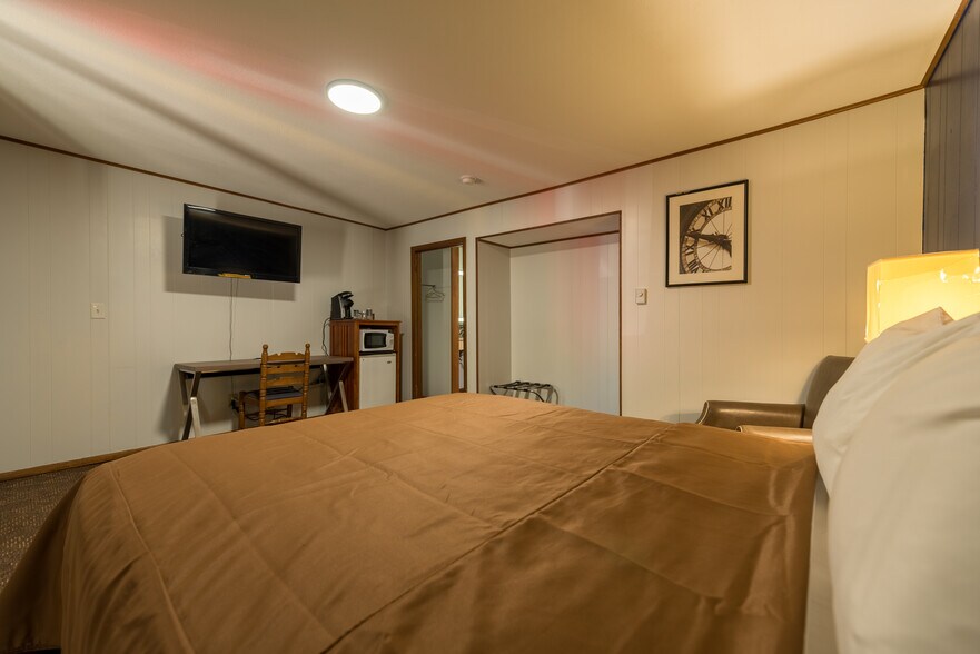 More Photos Of 30362 US Highway 160, South Fork Hotel For Sale
