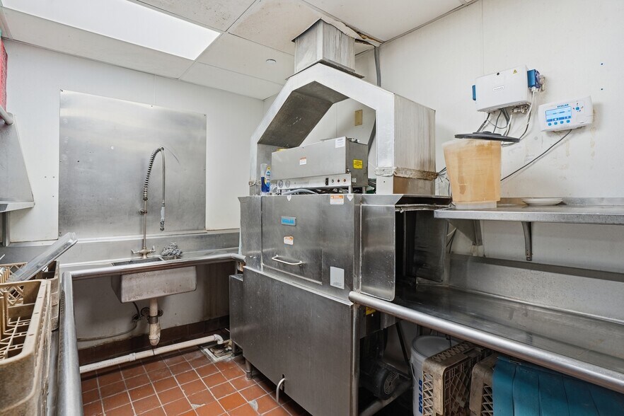 More Photos Of 1331 E North St, Rapid City Restaurant For Sale