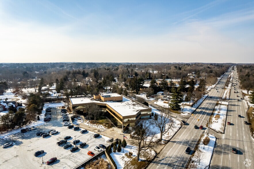 More Photos Of 38505 Woodward Ave, Bloomfield Hills Office For Lease