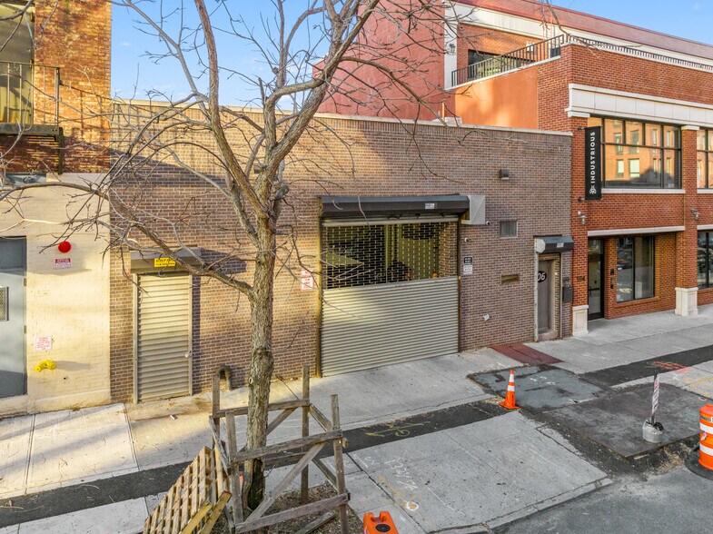 More Photos Of 606 Dean St, Brooklyn Showroom For Sale