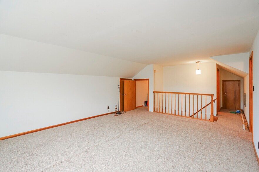 More Photos Of 103 Bass Dr, Columbia Flex For Sale