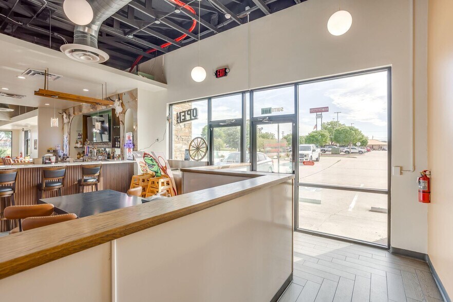 More Photos Of 1333-1337 N Plaza Dr, Granbury Storefront Retail Office For Sale