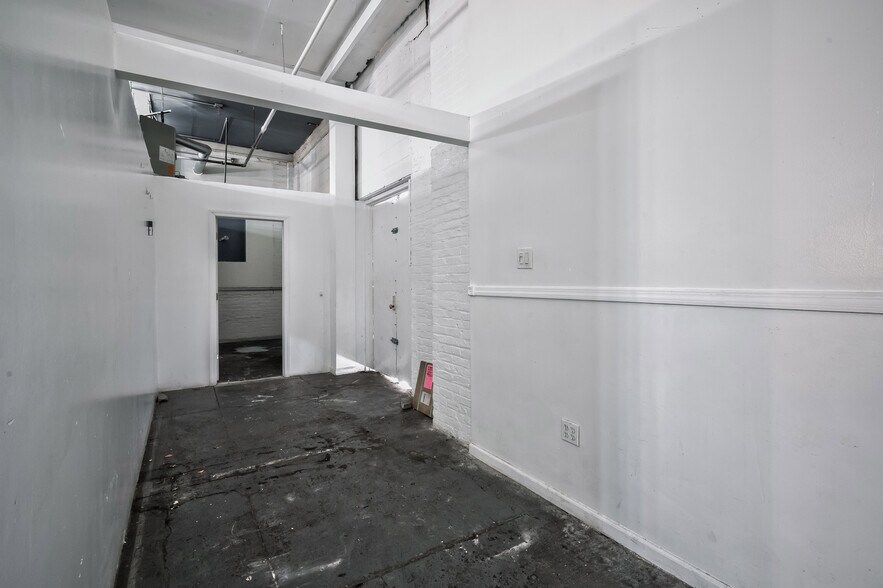 More Photos Of 161 Jamaica Ave, Brooklyn Storefront Retail Office For Lease