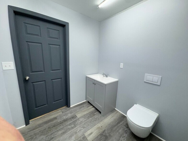 More Photos Of 1107 Paola St, Statesville Light Distribution For Sale