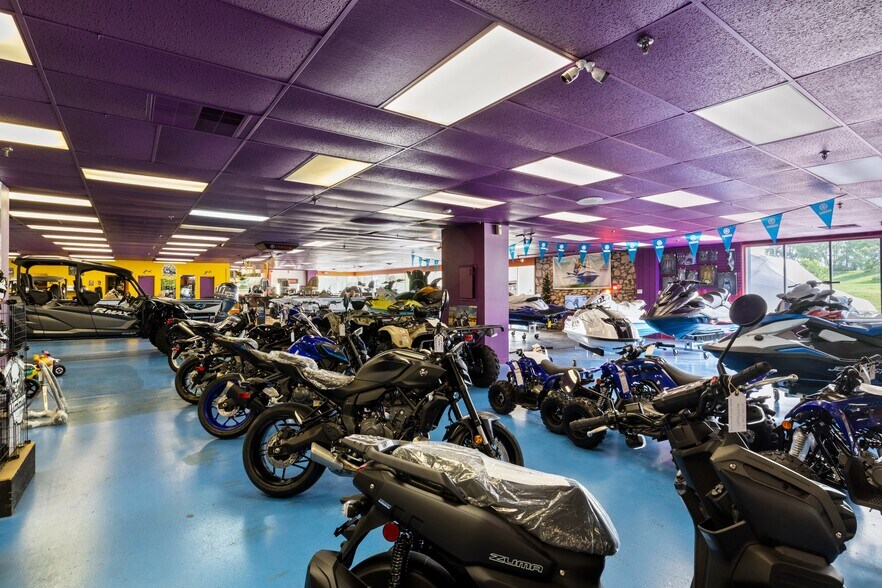 More Photos Of 812 Fort Crook Rd S, Bellevue Showroom For Sale