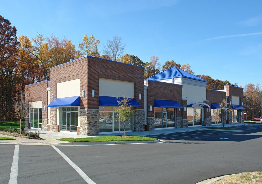 More Photos Of 2538-2546 Somerset Center Dr, Winston-Salem Storefront For Lease