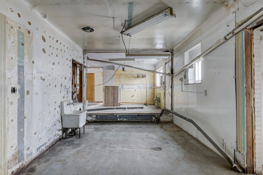 More Photos Of 23919 John R Rd, Hazel Park Freestanding For Sale