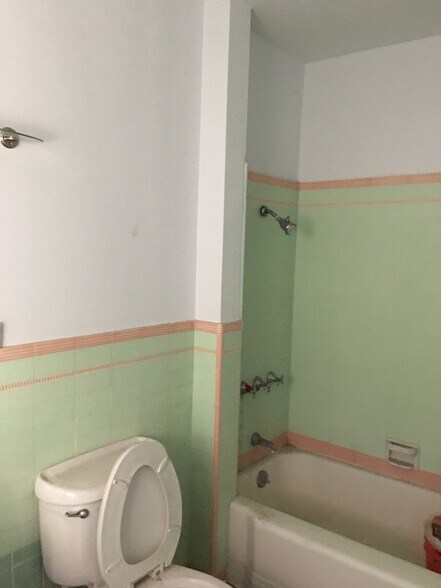 More Photos Of 10720 Riverside Dr, North Hollywood Medical For Lease