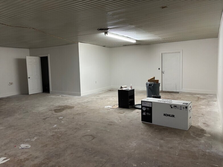 More Photos Of 2020 Chambersburg Rd, Gettysburg Warehouse For Lease