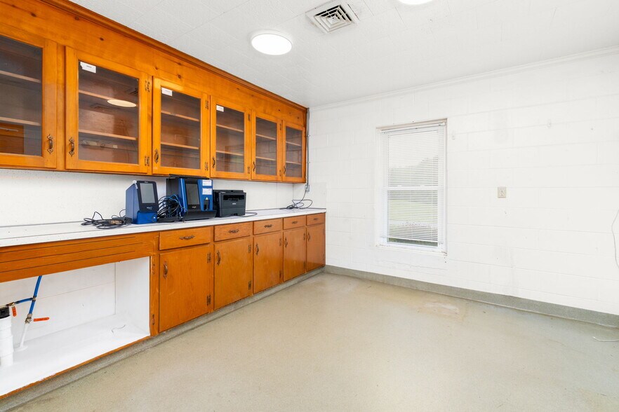 More Photos Of 101 Lea Rd, Kenbridge Rehabilitation Center For Sale
