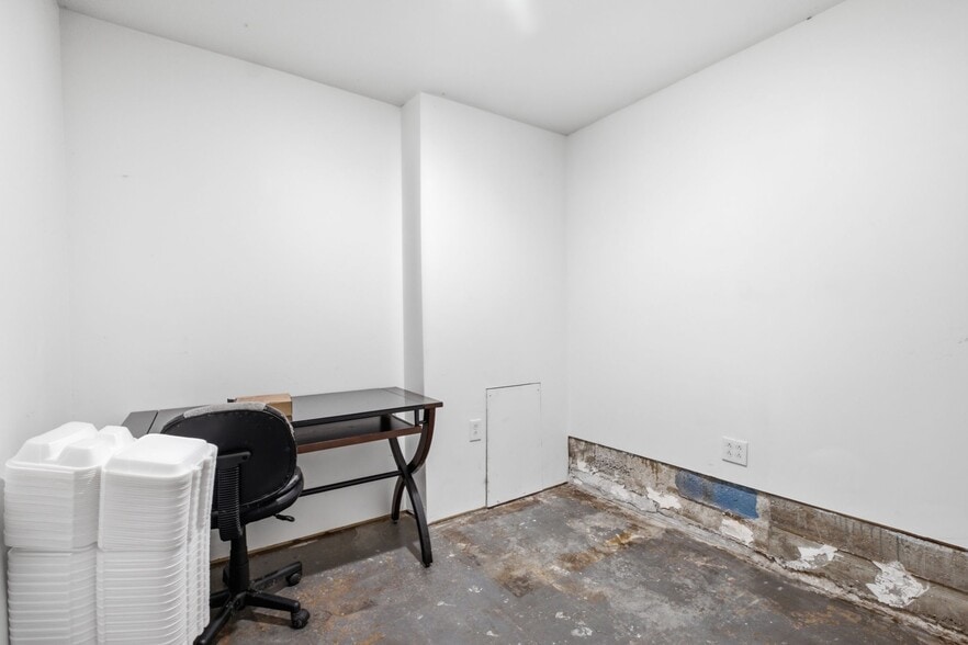 More Photos Of 1029 Park St, Westmoreland Storefront Retail Office For Sale