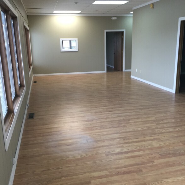 More Photos Of 410 E Stevenson Rd, Ottawa Medical For Sale