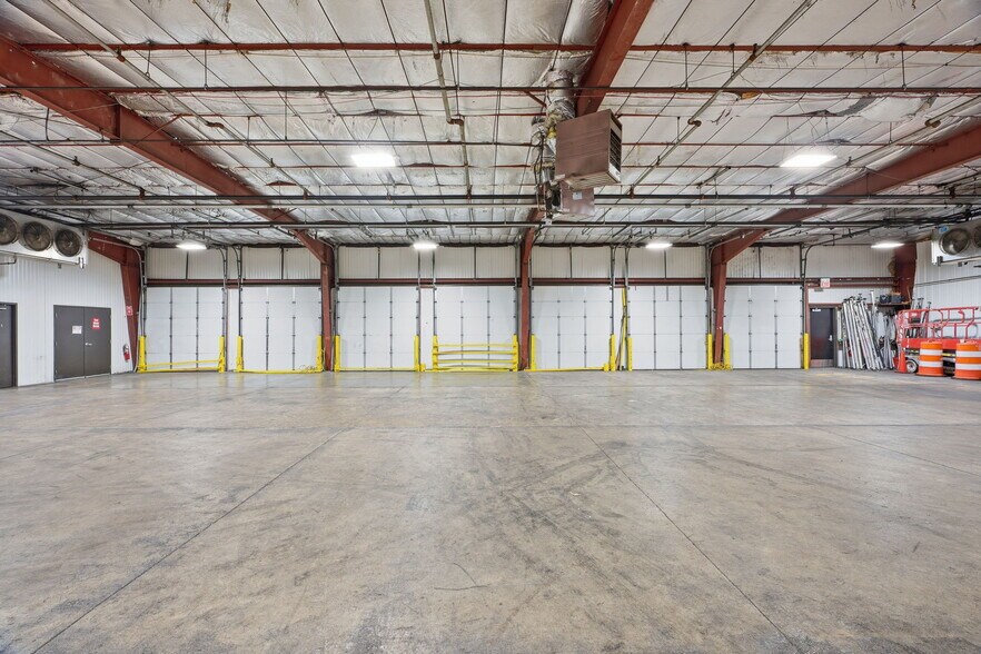 More Photos Of 8201 NE Hickory St, Minneapolis Truck Terminal For Sale