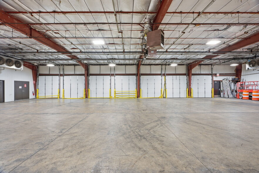 More Photos Of 8201 NE Hickory St, Minneapolis Truck Terminal For Sale