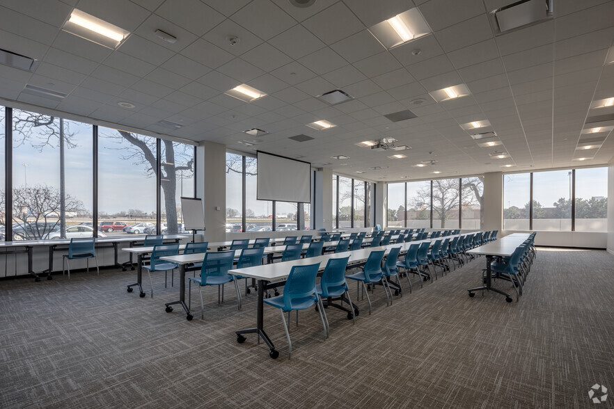 More Photos Of 1051 Perimeter Dr, Schaumburg Office For Lease