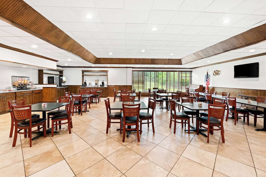 More Photos Of 10 Rockridge Rd, Englewood Hotel For Sale