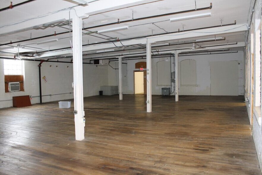 More Photos Of 68 Tower St, Hudson Warehouse For Sale