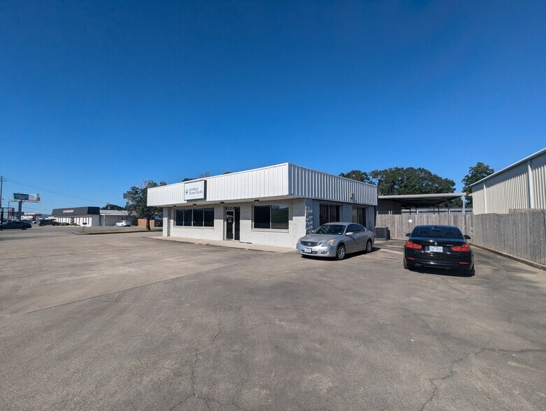 More Photos Of 2348 Highway 69 N, Nederland Office For Sale