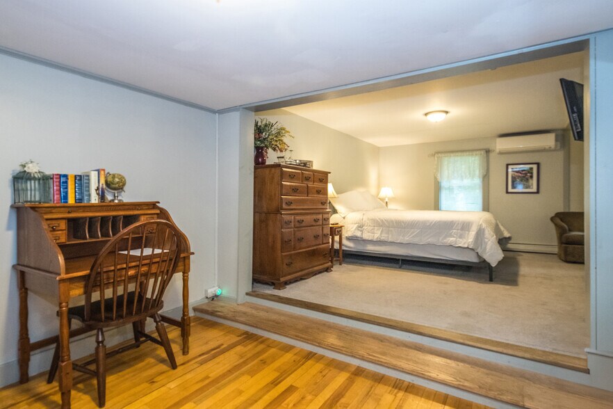 More Photos Of 78 Cream Hill Rd, Mendon Hospitality For Sale