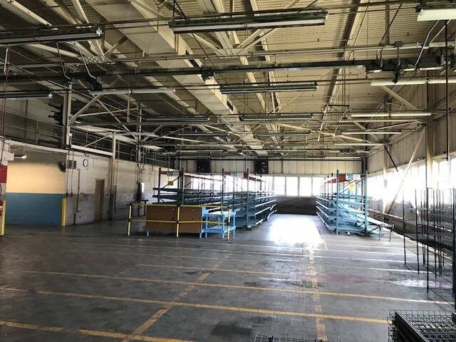 More Photos Of 3121 Pleasant Valley Blvd, Altoona Light Distribution For Lease