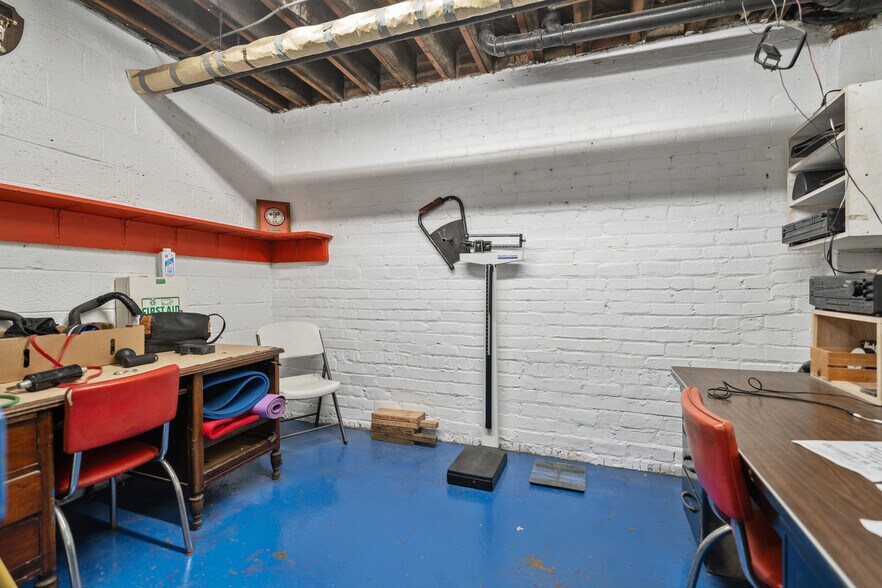 More Photos Of 1098 Duss Ave, Ambridge Restaurant For Sale