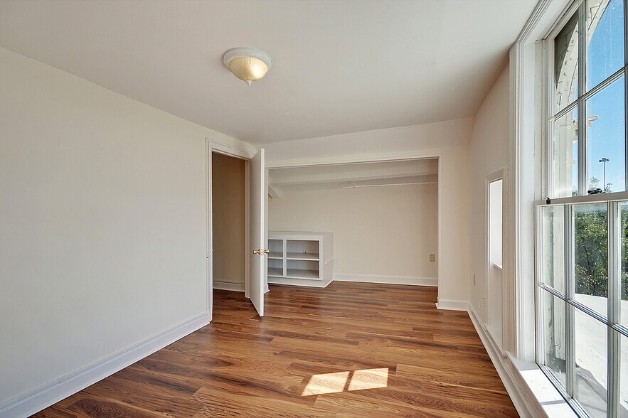 More Photos Of 635 E Bay St, Charleston Office Residential For Lease