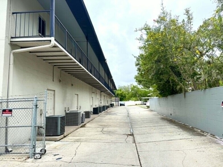 More Photos Of 1005 W Busch Blvd, Tampa Office For Sale