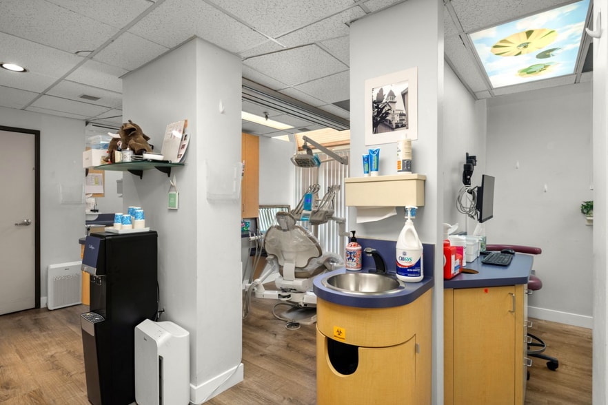 More Photos Of 1001 B Ave, Coronado Medical For Lease